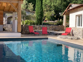 Le Mazet, studio avec terrasse et accès piscine